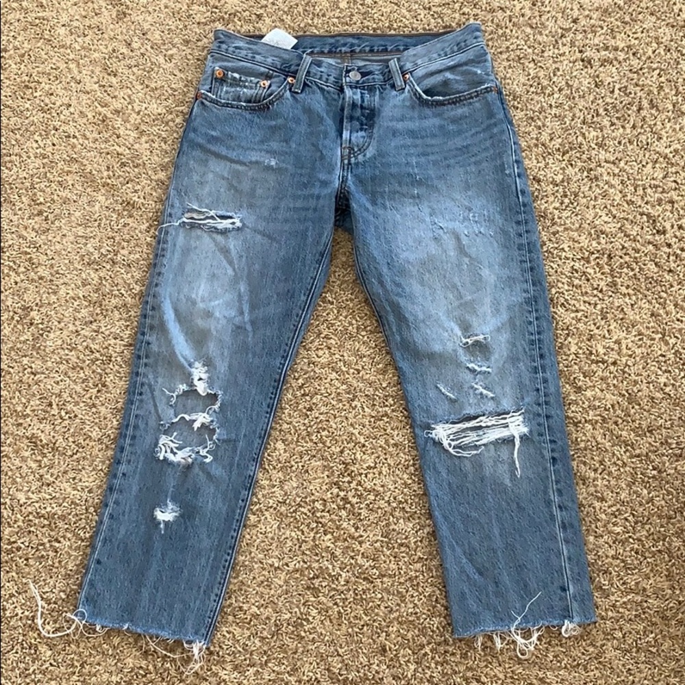 LEVI’s 501 distressed jeans
